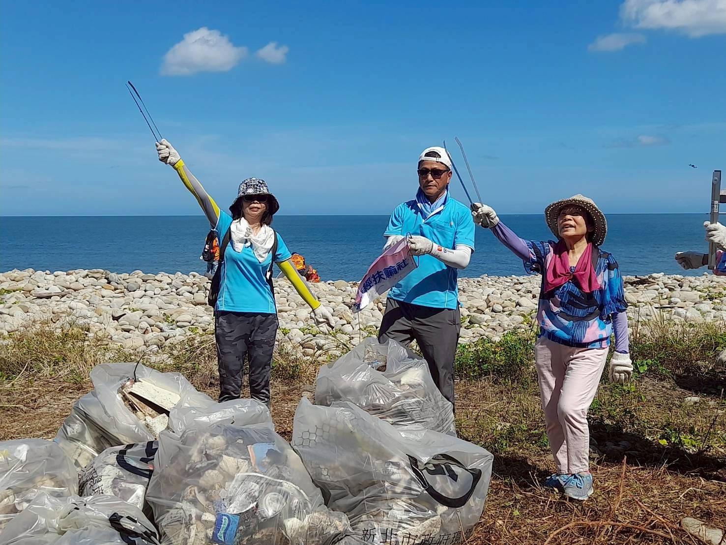 LINE_ALBUM_1140927美麗海岸線淨灘活動_251002_5.jpg LINE_ALBUM_1140927美麗海岸線淨灘活動_251002_5.jpg