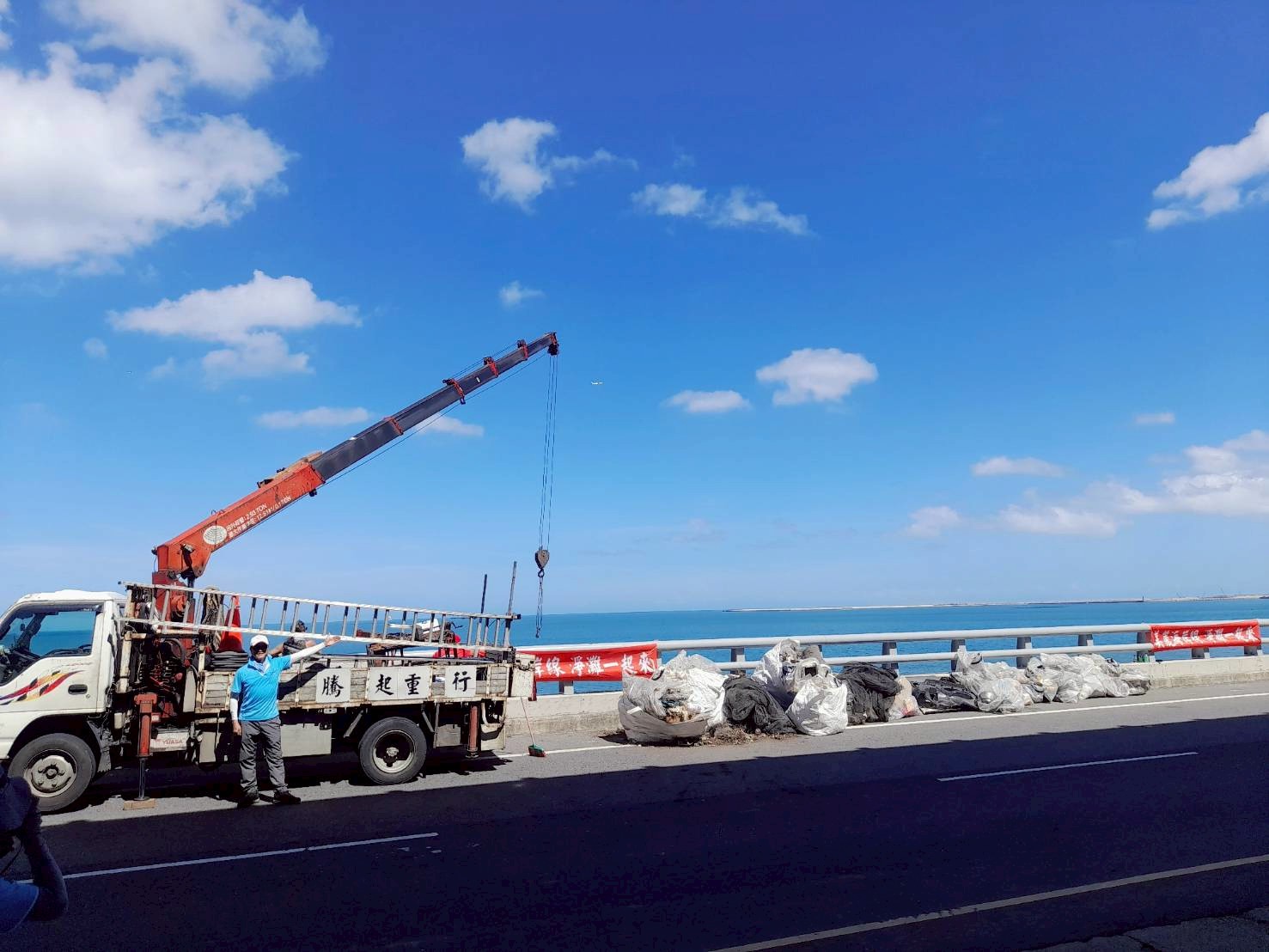 LINE_ALBUM_1140927美麗海岸線淨灘活動_251002_21.jpg LINE_ALBUM_1140927美麗海岸線淨灘活動_251002_21.jpg