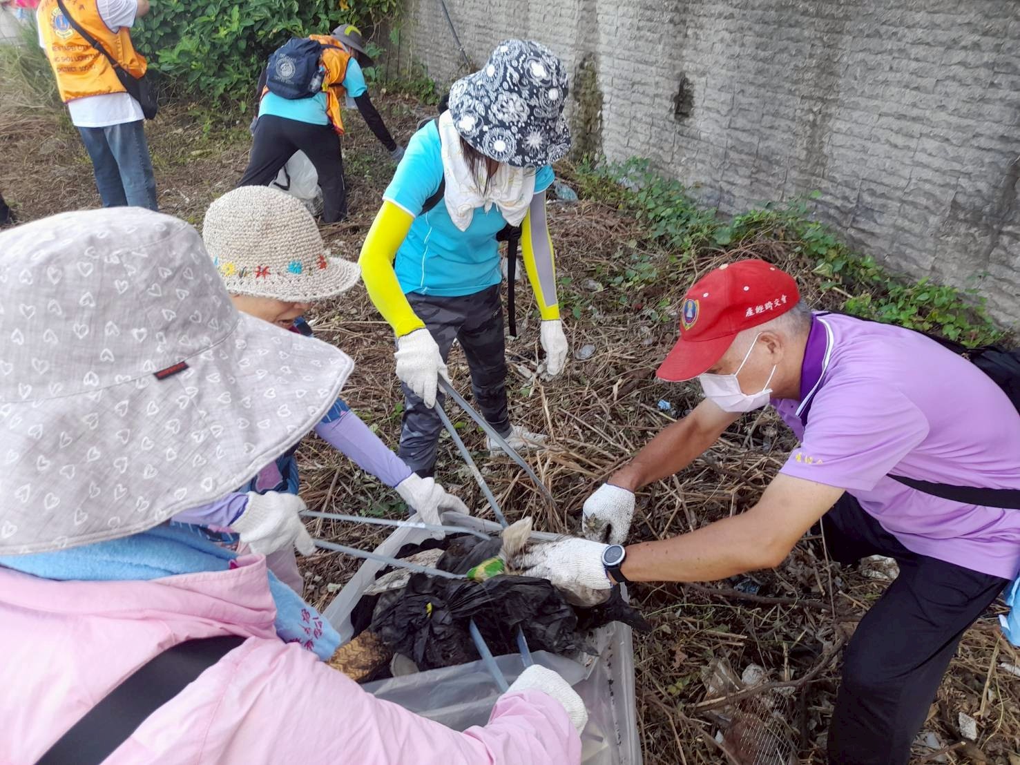 LINE_ALBUM_1140927美麗海岸線淨灘活動_251002_11.jpg LINE_ALBUM_1140927美麗海岸線淨灘活動_251002_11.jpg